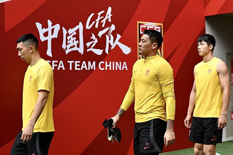 关于安菲尔德的主场氛围每个人都知道安菲尔德的力量，知道利物浦球迷可以在这里为我们创造怎样的氛围，他们在俱乐部取得的成就中发挥着非常重要的作用。